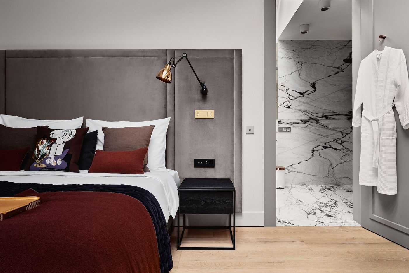 H15-Luxury-Palace-Room-25