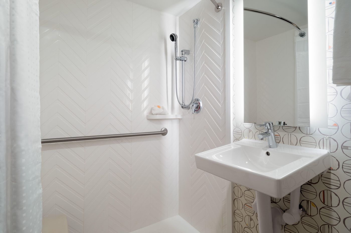 Holiday-Inn-New-York-City-Wall-Street-Room-20