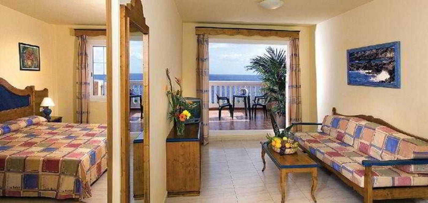 Hotel-Las-Olas-Room-11