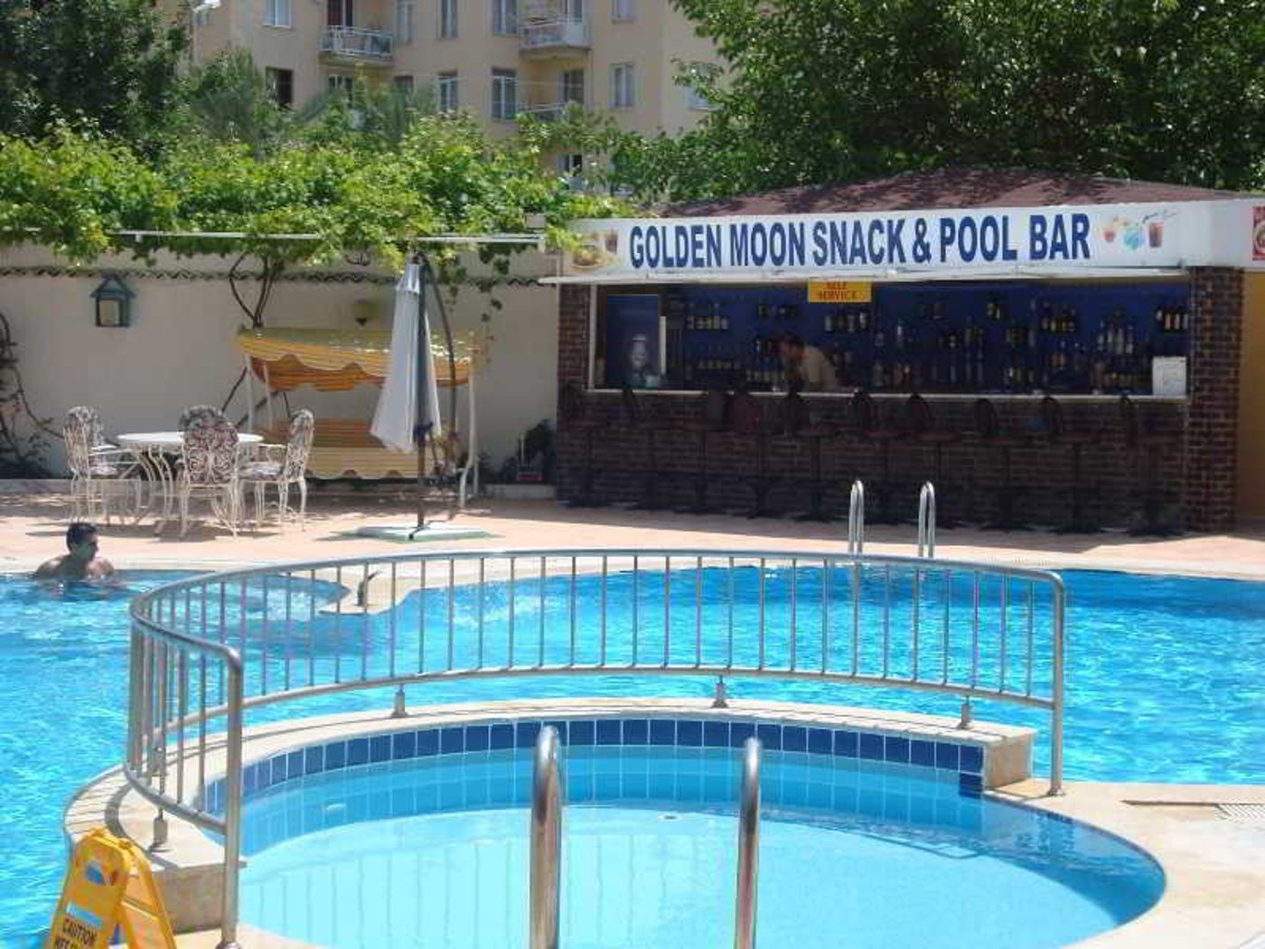 Golden-Moon-Apart-Hotel-Pool-2