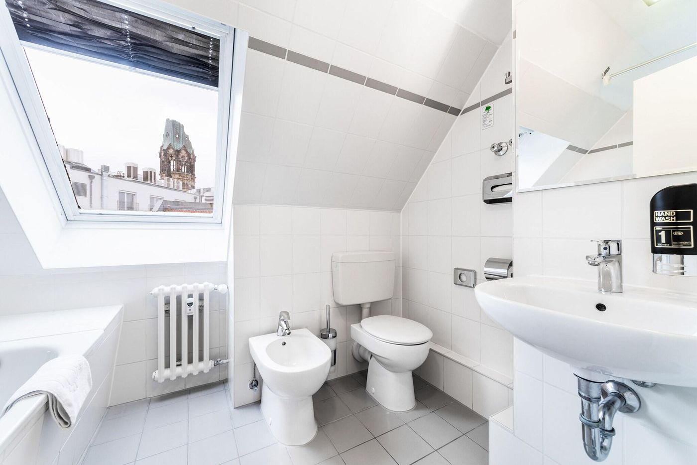 Upper-Room-Hotel-Room-34