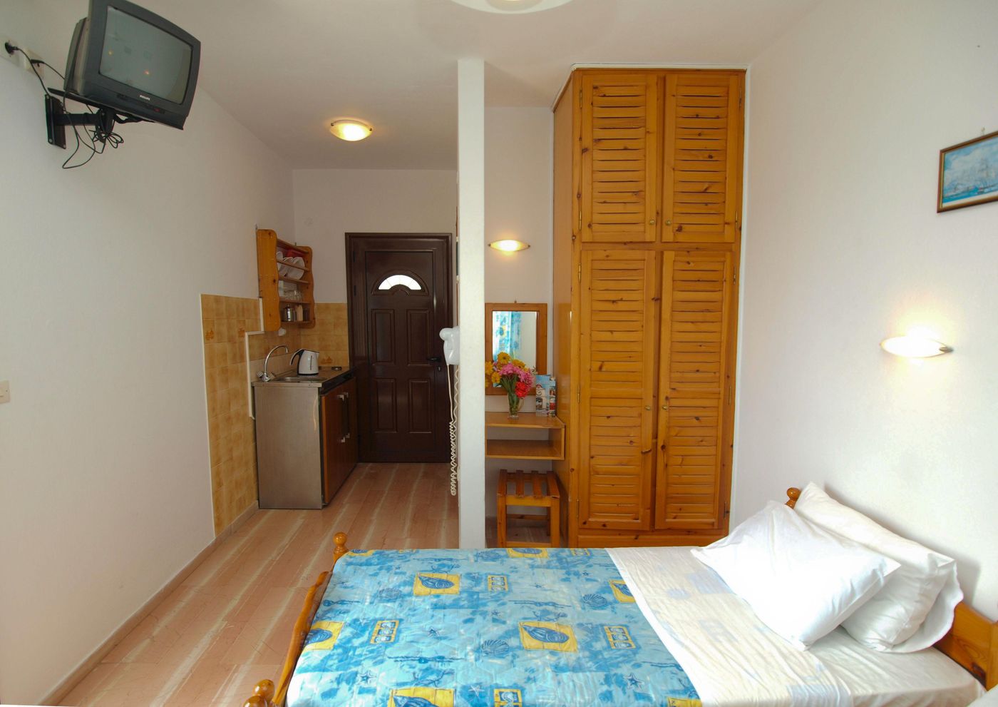 Nikolas-Studios-Room-13