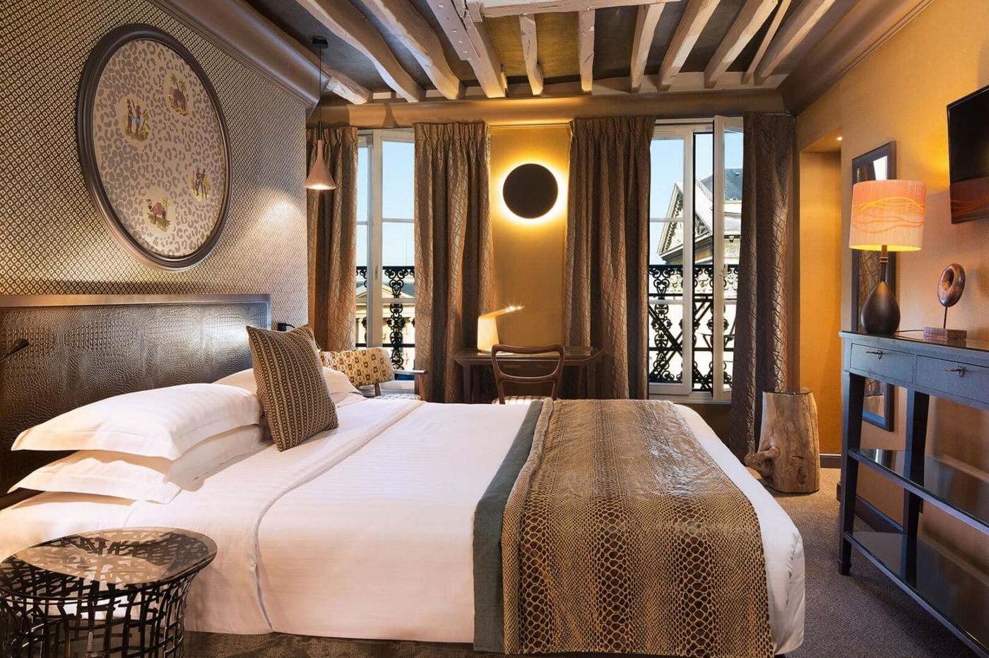 Les-Dames-Du-Pantheon-Room-14