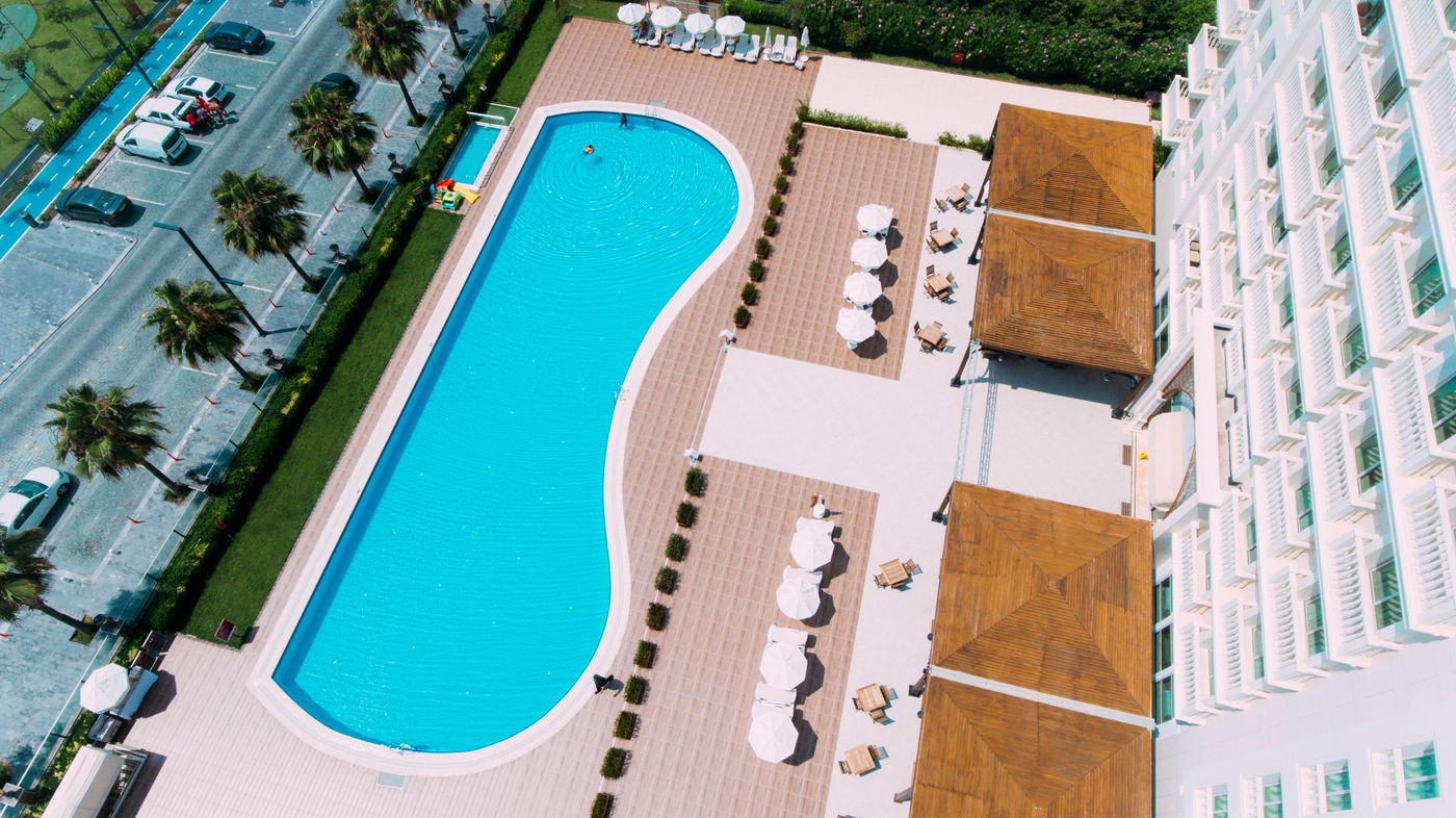 Crowne-Plaza-Antalya-Pool-2