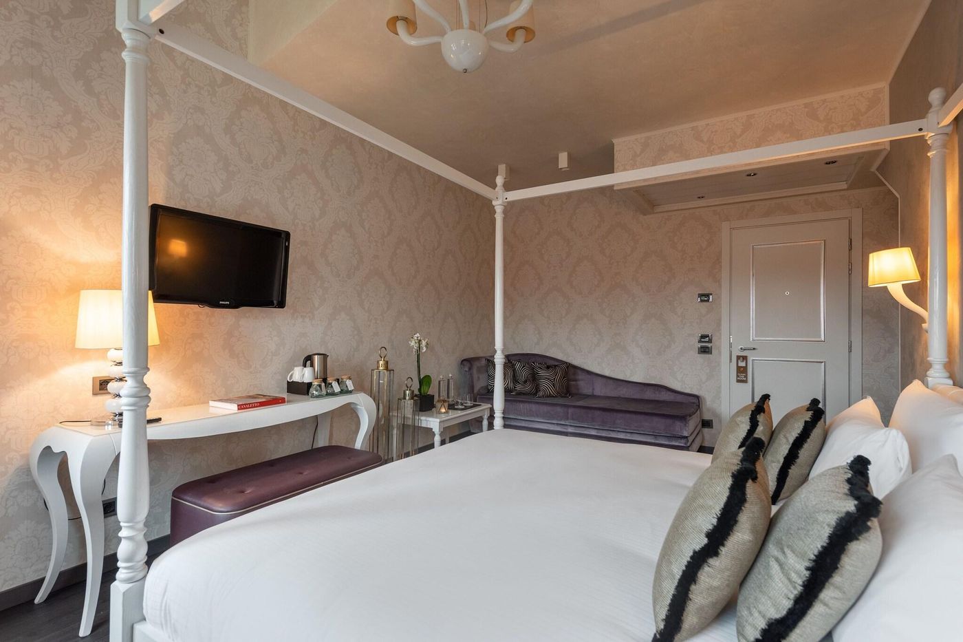 Carnival-Palace-Room-24