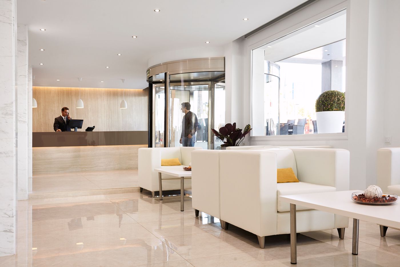 Las-Arenas-Affiliated-by-Melia-Lobby-57