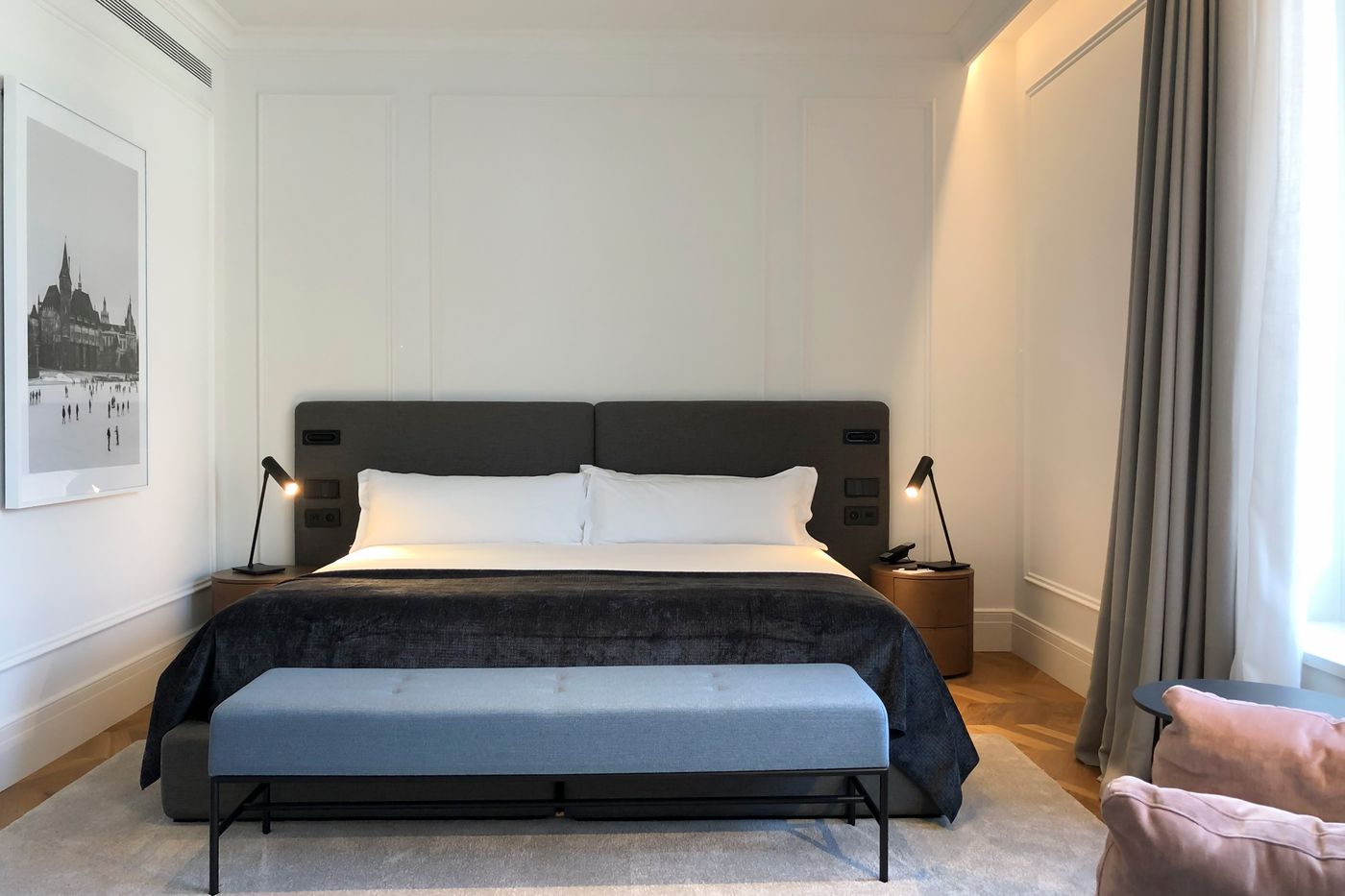 Kozmo-Hotel-Suites---Spa-Room-28