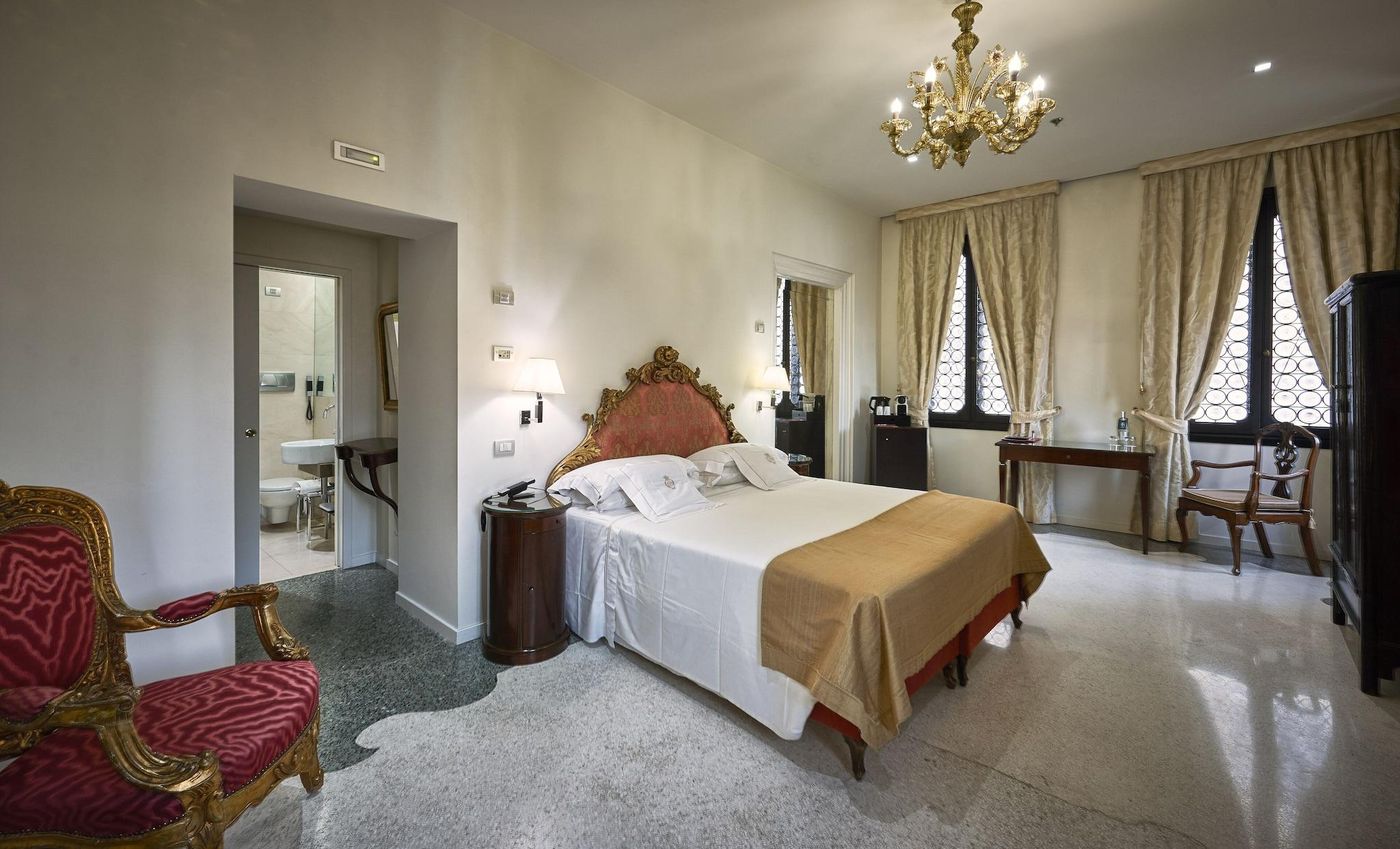 Ca--Nigra-Lagoon-Resort-Room-15