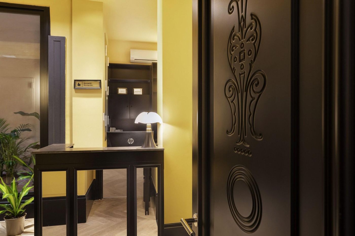 One Shot Araga 257-Spain-Barcelona-Lobby-3