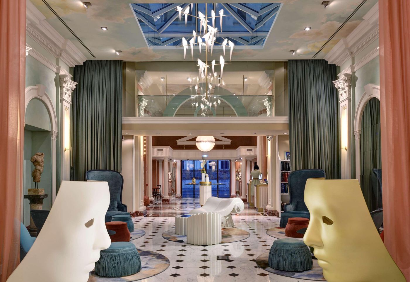 Leon-s-Place-Hotel-Lobby-2