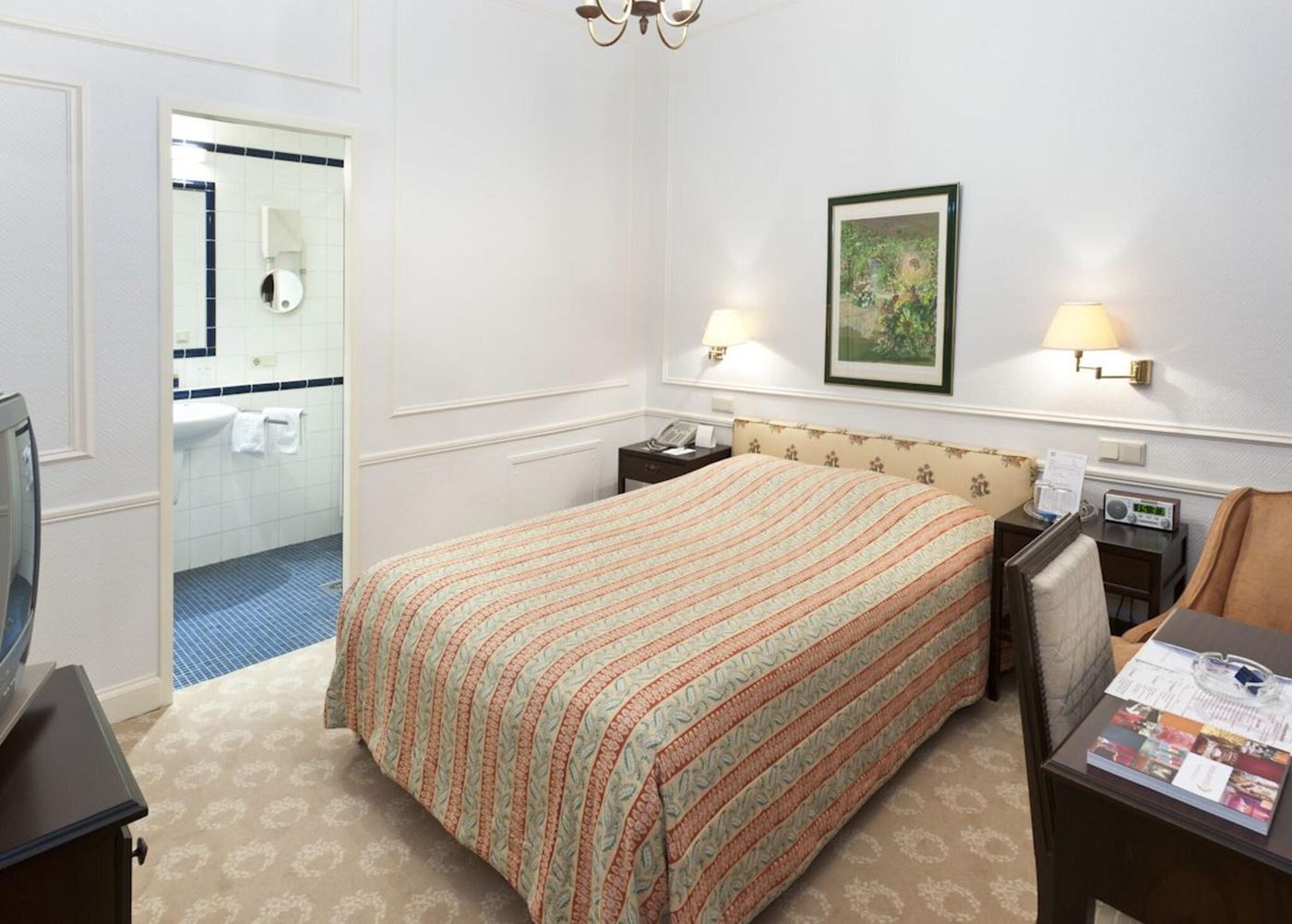 Grand-Hotel-Cravat-Room-16