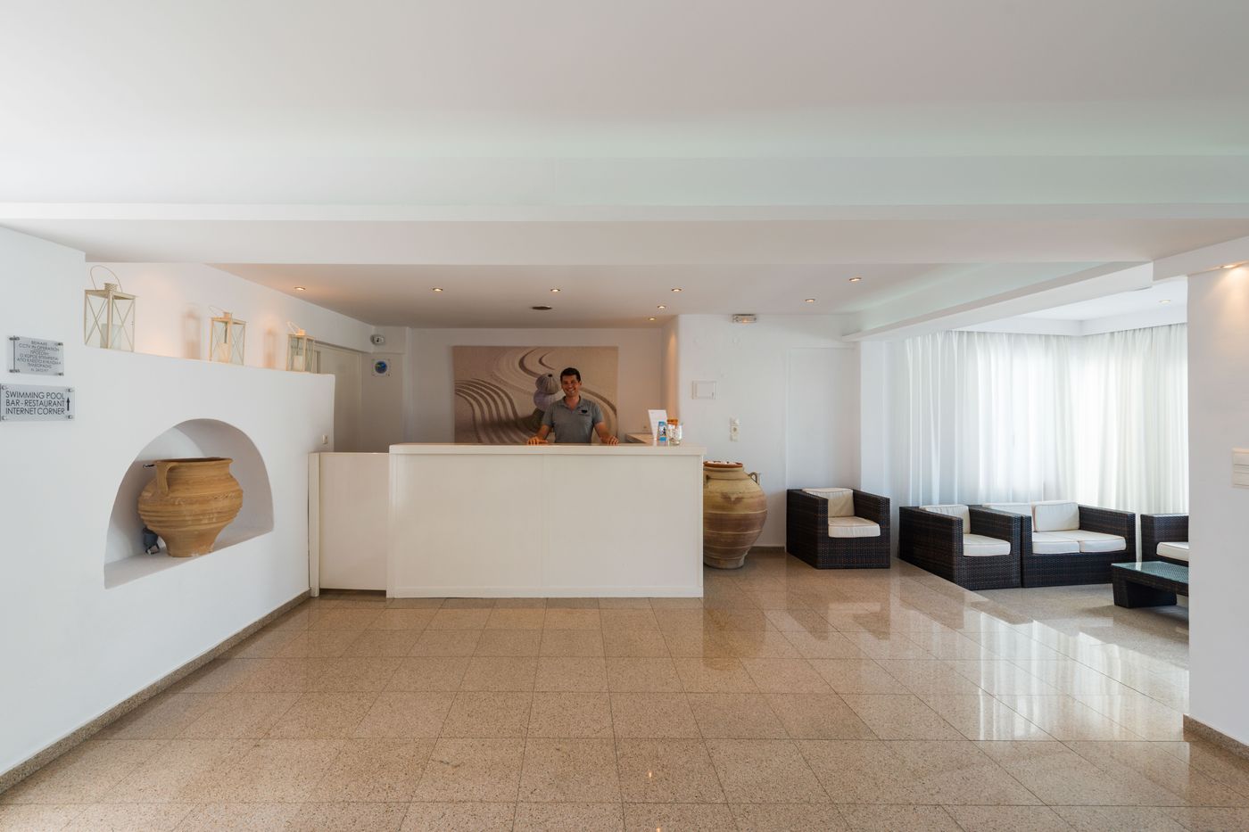 Giannoulaki-Aparthotel-Lobby-28