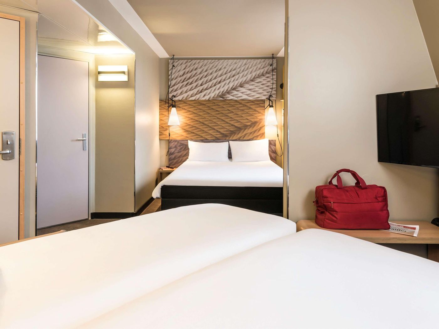 Ibis-Paris-Gare-du-Nord-Chateau-Landon-10th-Hotel-Room-19