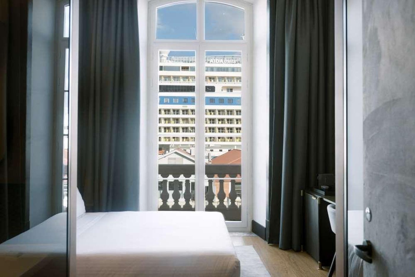 The-Editory-Riverside-Santa-Apolonia-Hotel-Room-64