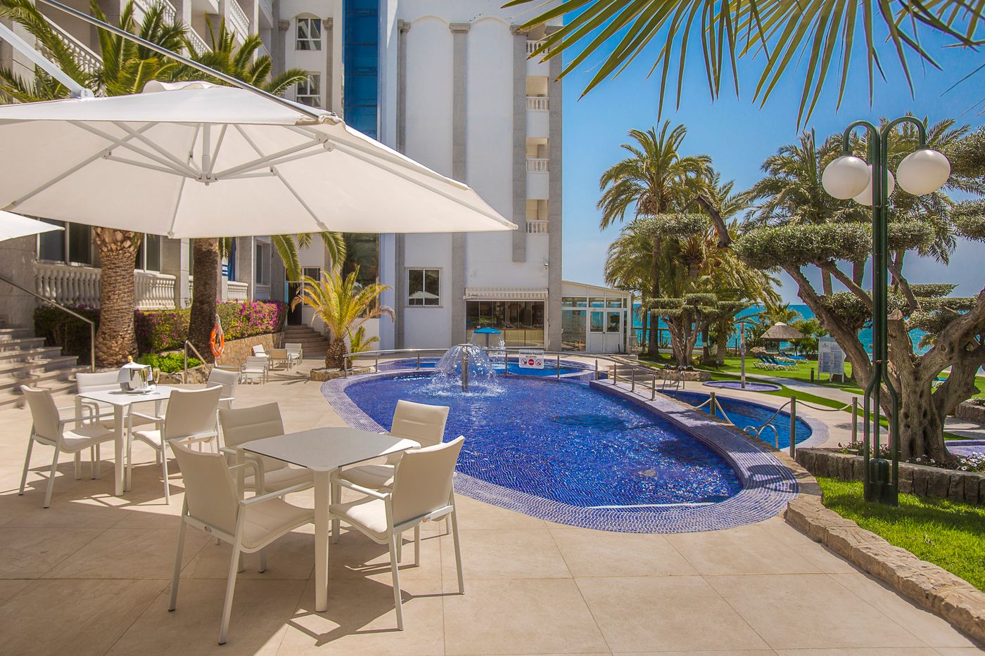 Gran-Hotel-Las-Fuentes-Terrace-10