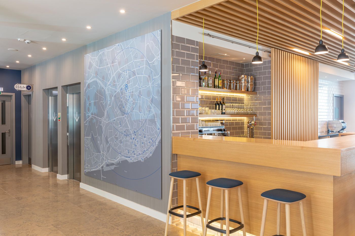 Holiday Inn Express Lisbon - Plaza Saldanha-Portugal-Lisbon-Lobby-7