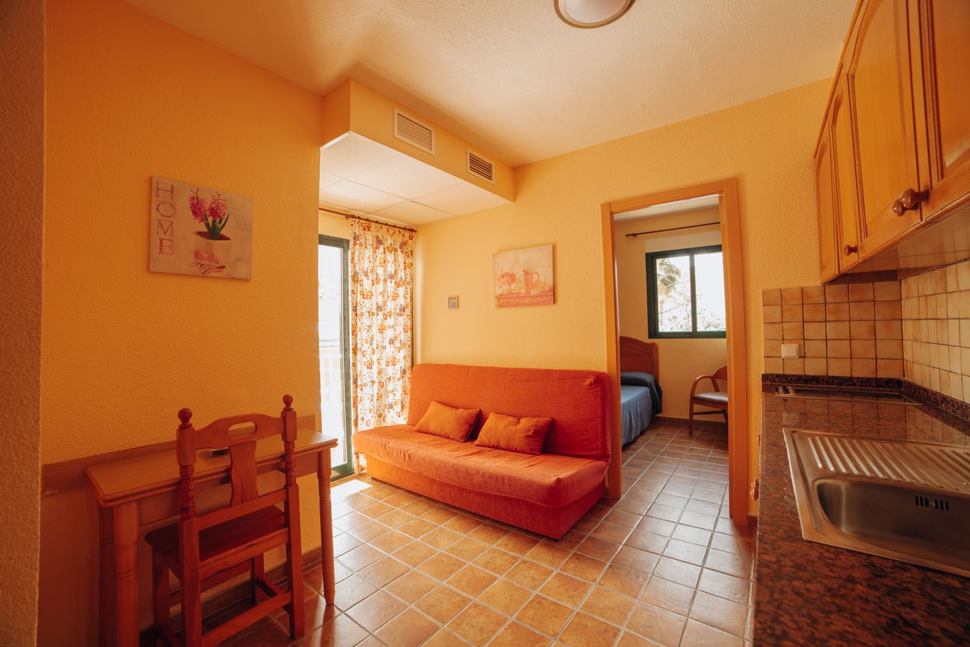 Palm-Court-Apartments-Room-13