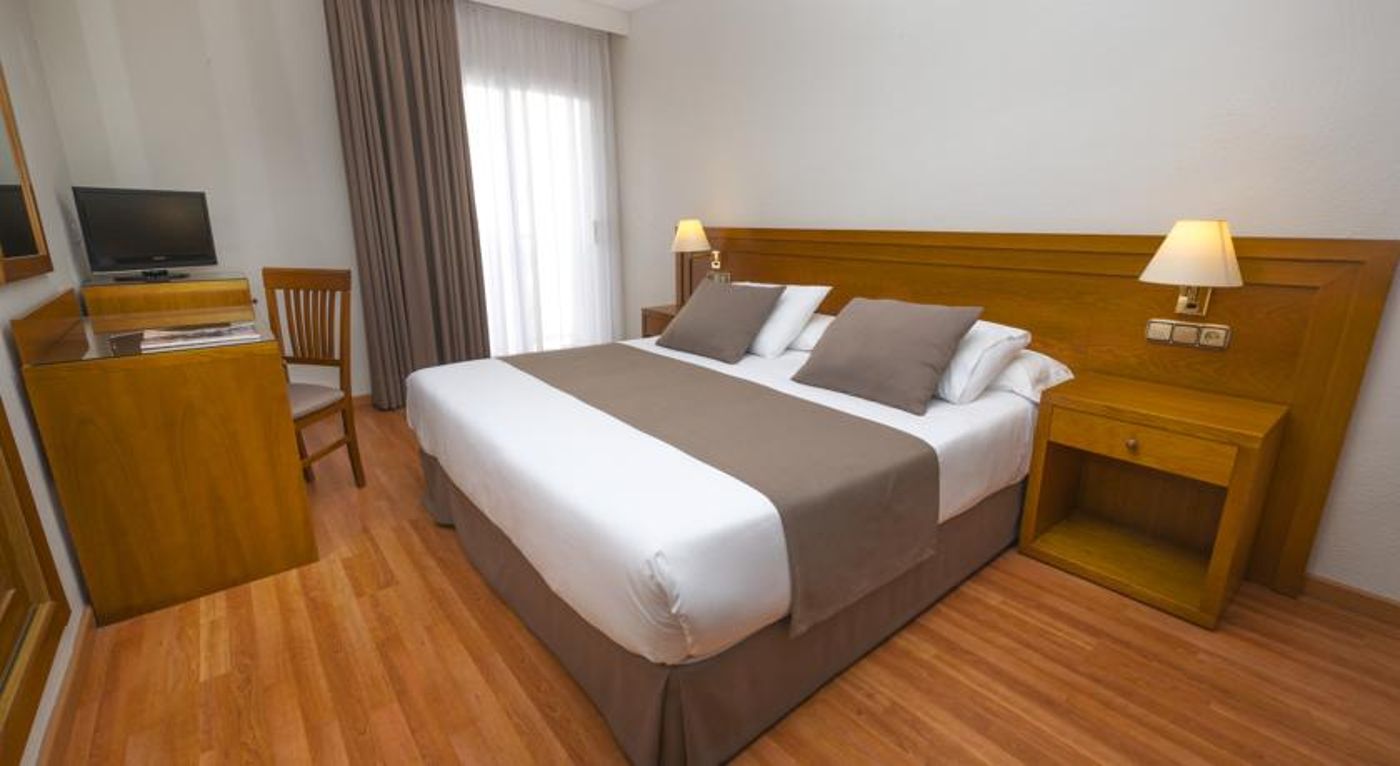 Helios-Costa-Tropical-Room-18