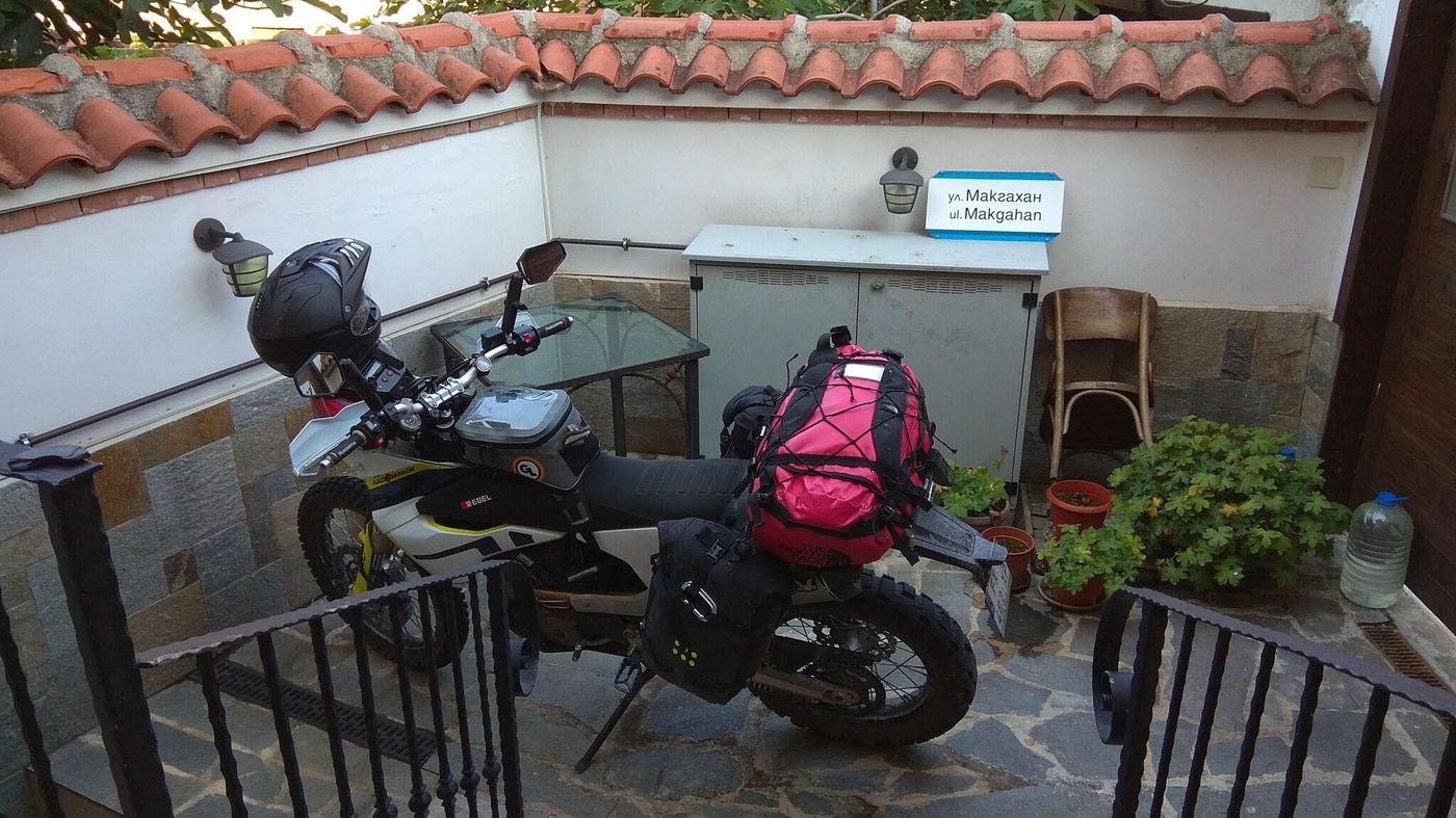 Roots-Hotel---Wine-Bar-Sports-and-Entertainment-15