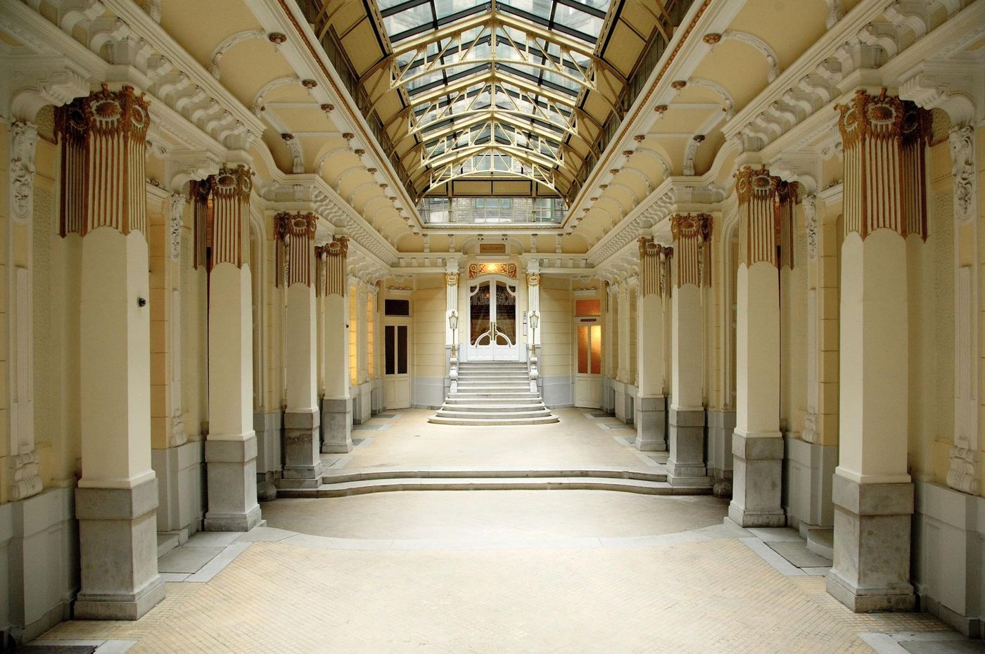 Maverick-Apartments---Vintage-Doubles-Lobby-2