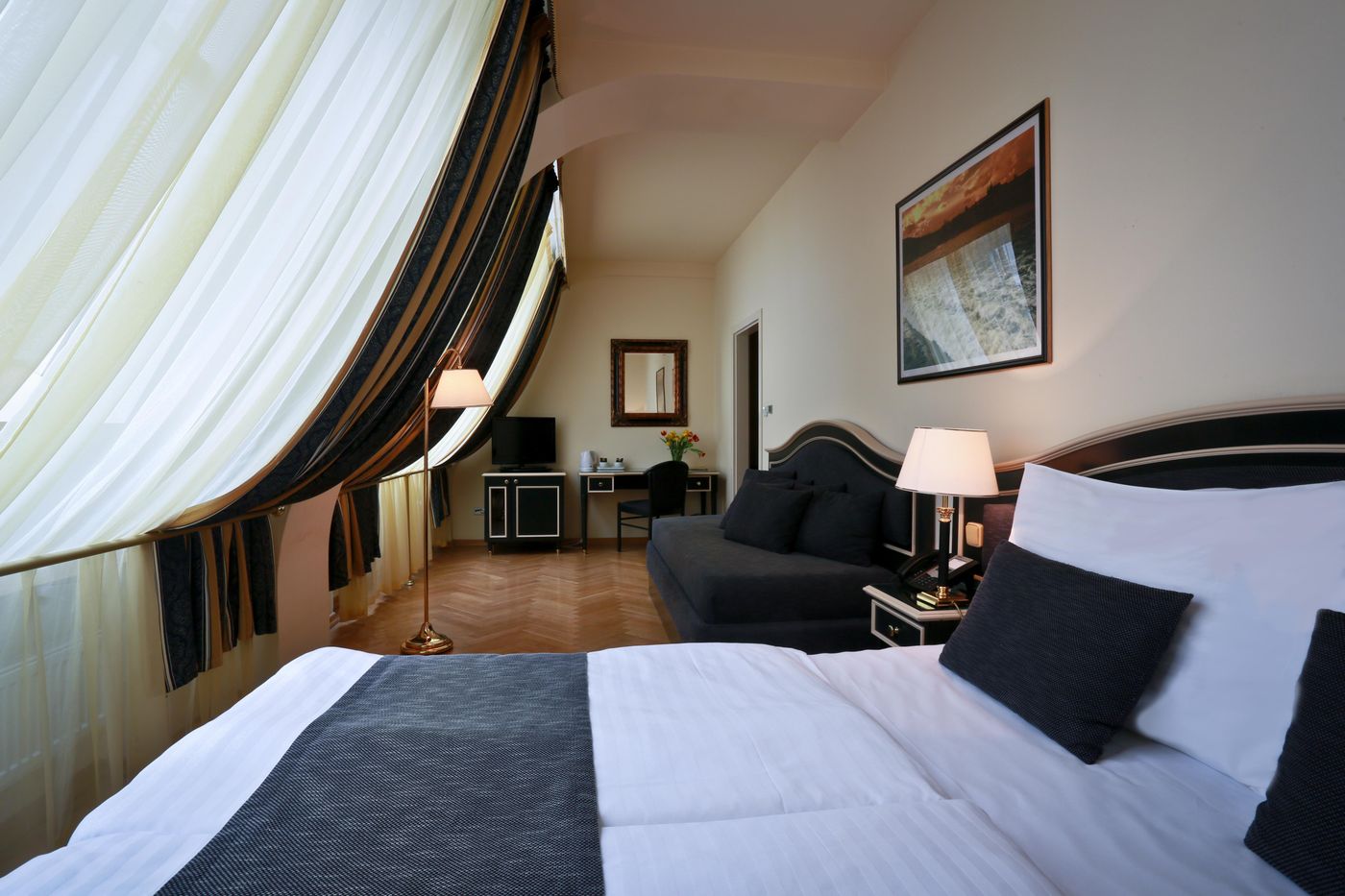Elysee-Hotel-Room-12