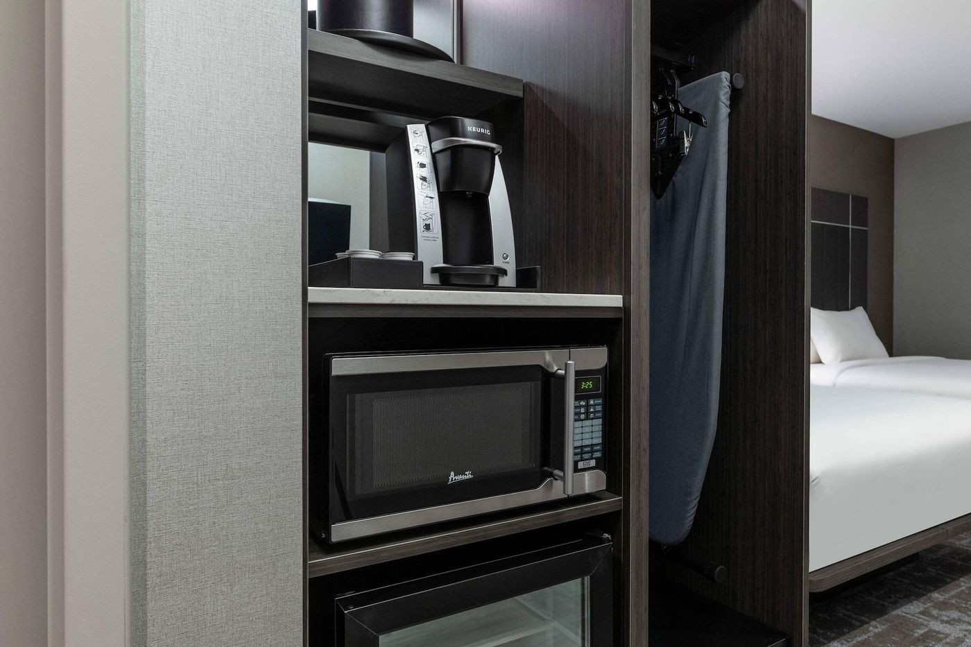 TownePlace-Suites-by-Marriott-Boston-Medford-Room-9