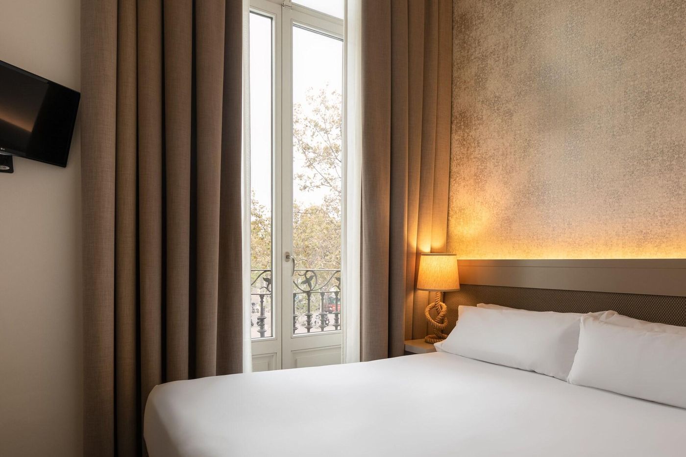 Duquesa Suites-Spain-Barcelona-Room-7