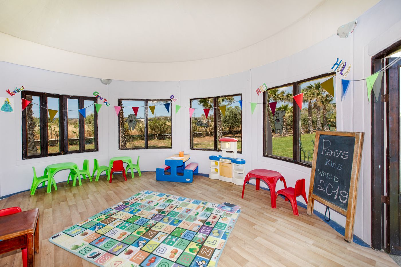 Sovereign-Beach-Hotel-Sports-and-Entertainment-67