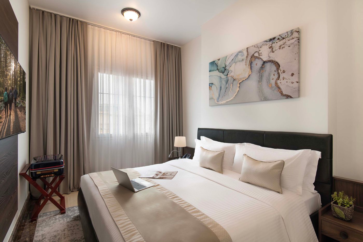 Somerset-Al-Mansora-Doha-Room-17