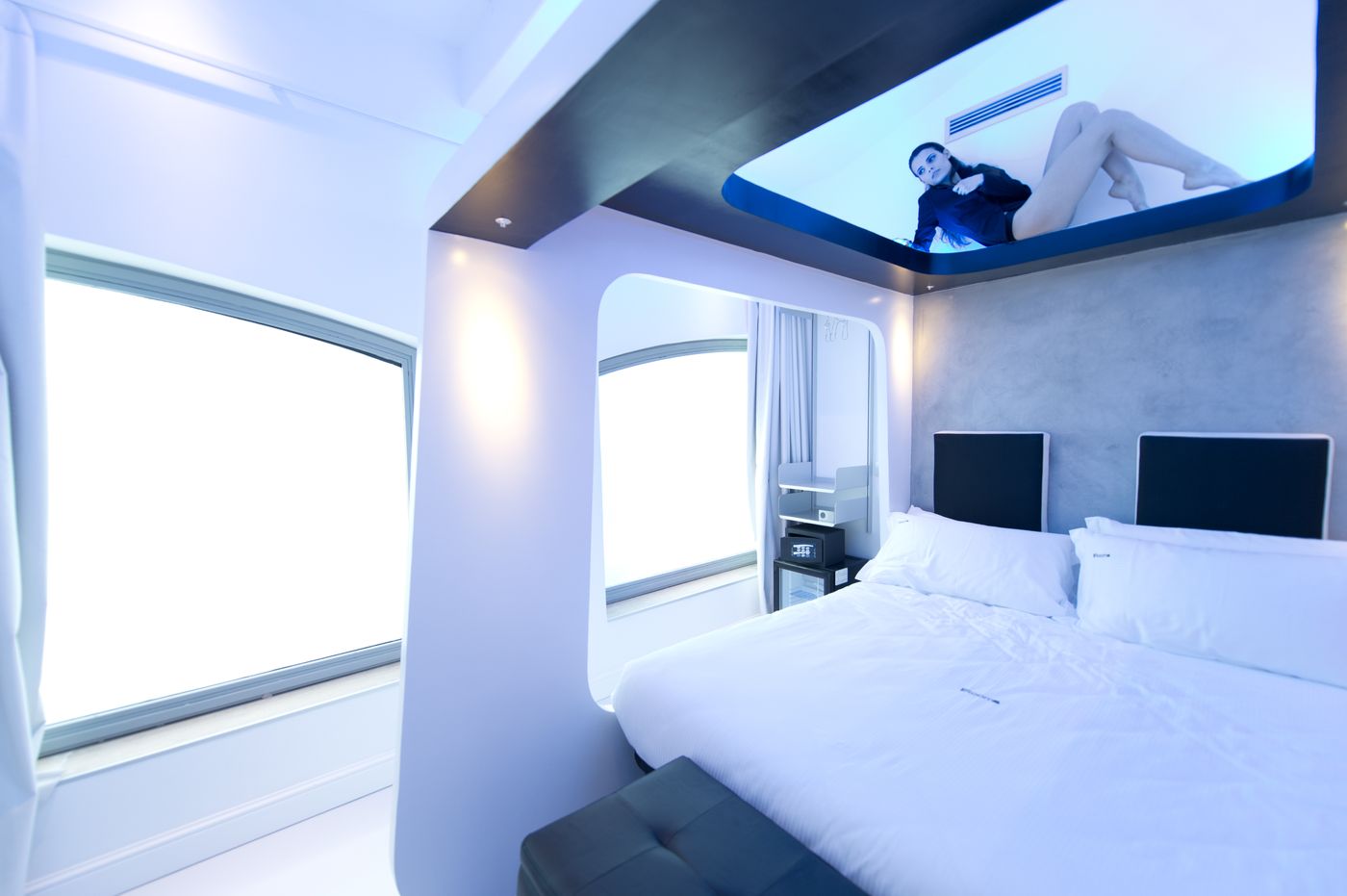 iRooms-Forum---Colosseum-Room-13