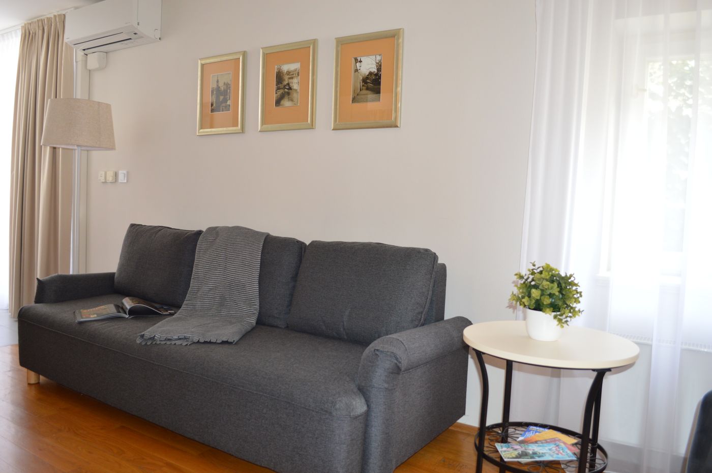 The-Golden-Wheel-Room-6