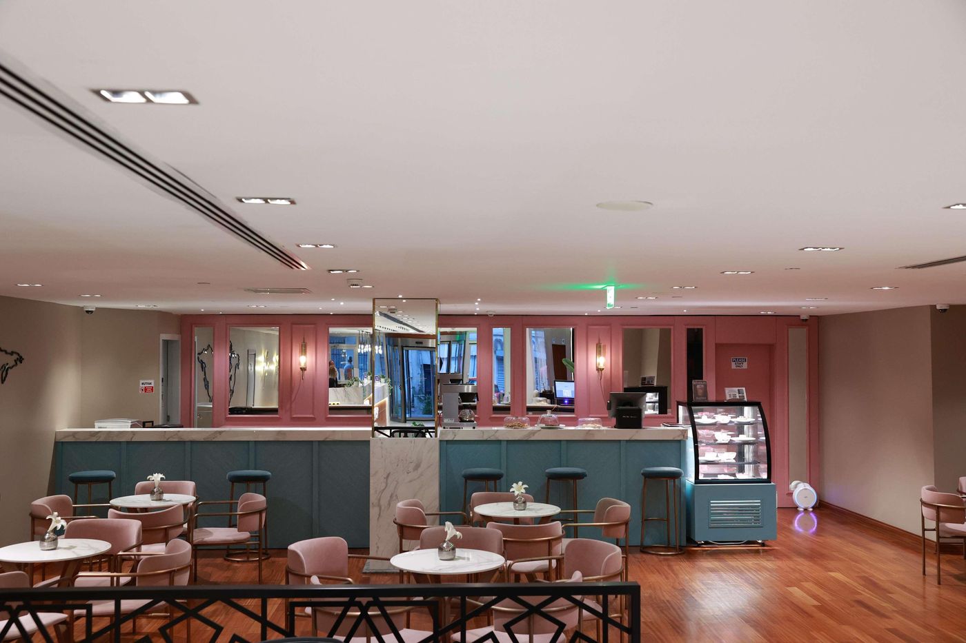 Nova-Plaza-Crystal-Hotel-Lobby-10