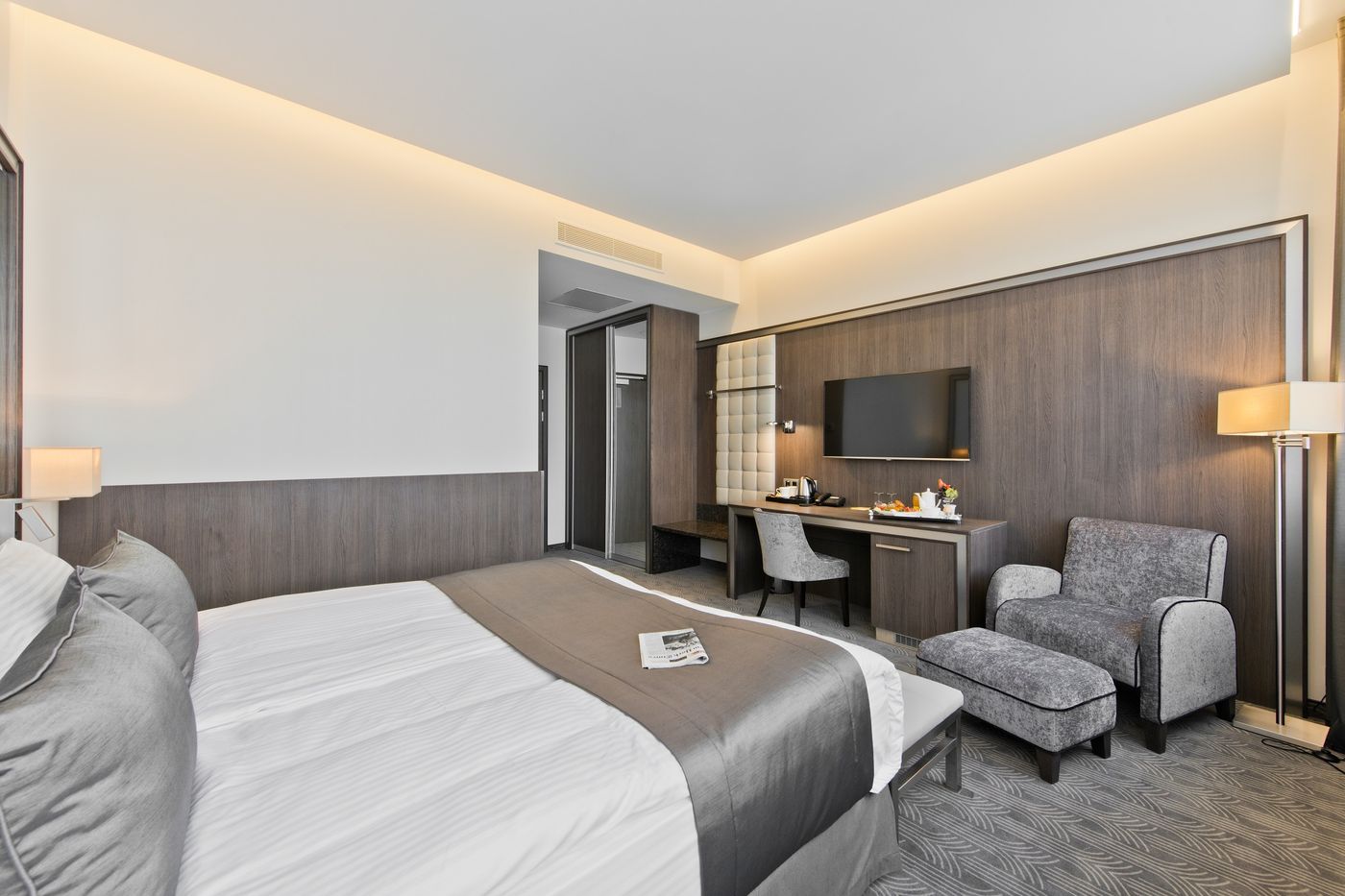 Congress Avenue-Lithuania-Vilnius-Room-6