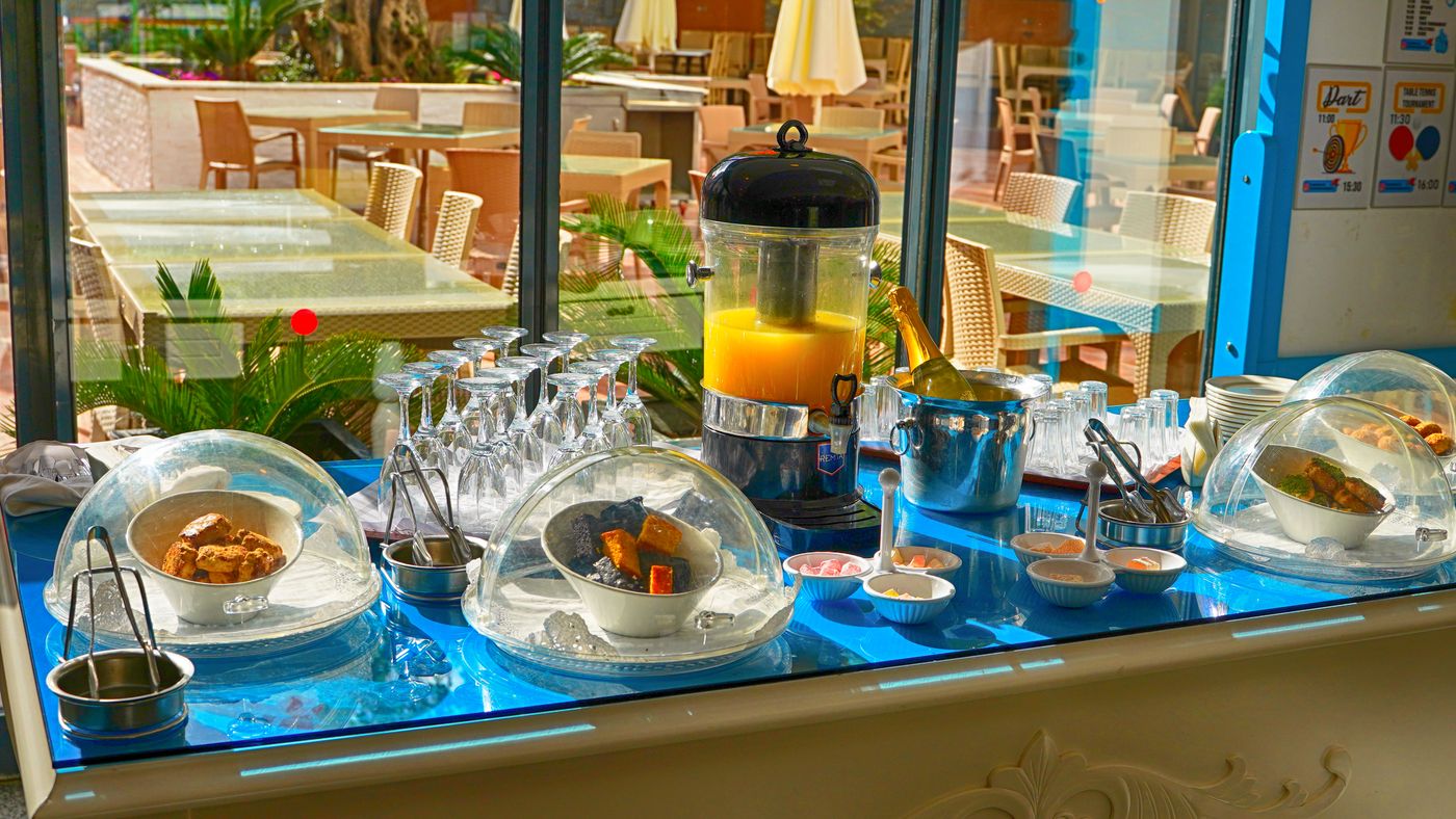 Club-Aqua-Plaza-Lobby-61