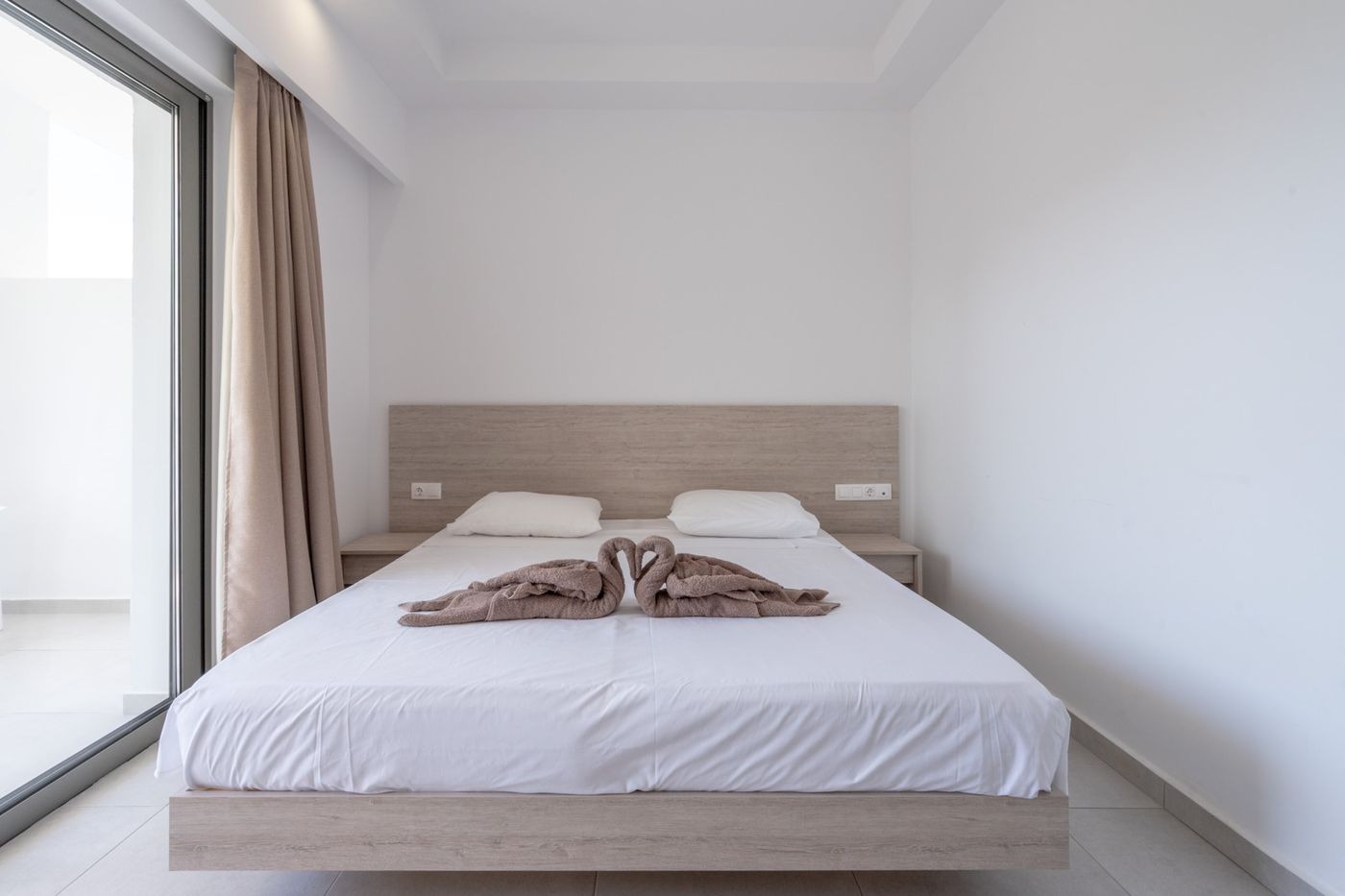 Stamos-Hotel-Room-34