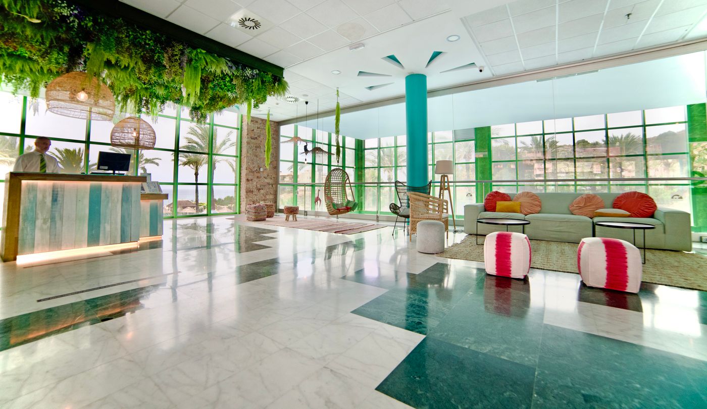 Holiday-World-RIWO-Lobby-32