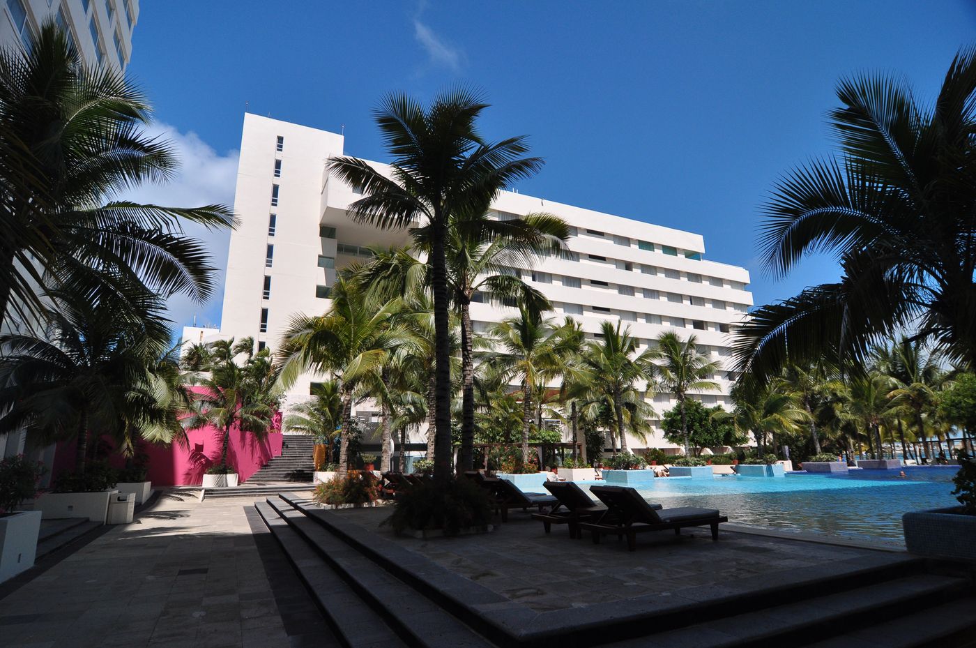 Grand-Oasis-Palm---All-Inclusive-Terrace-2