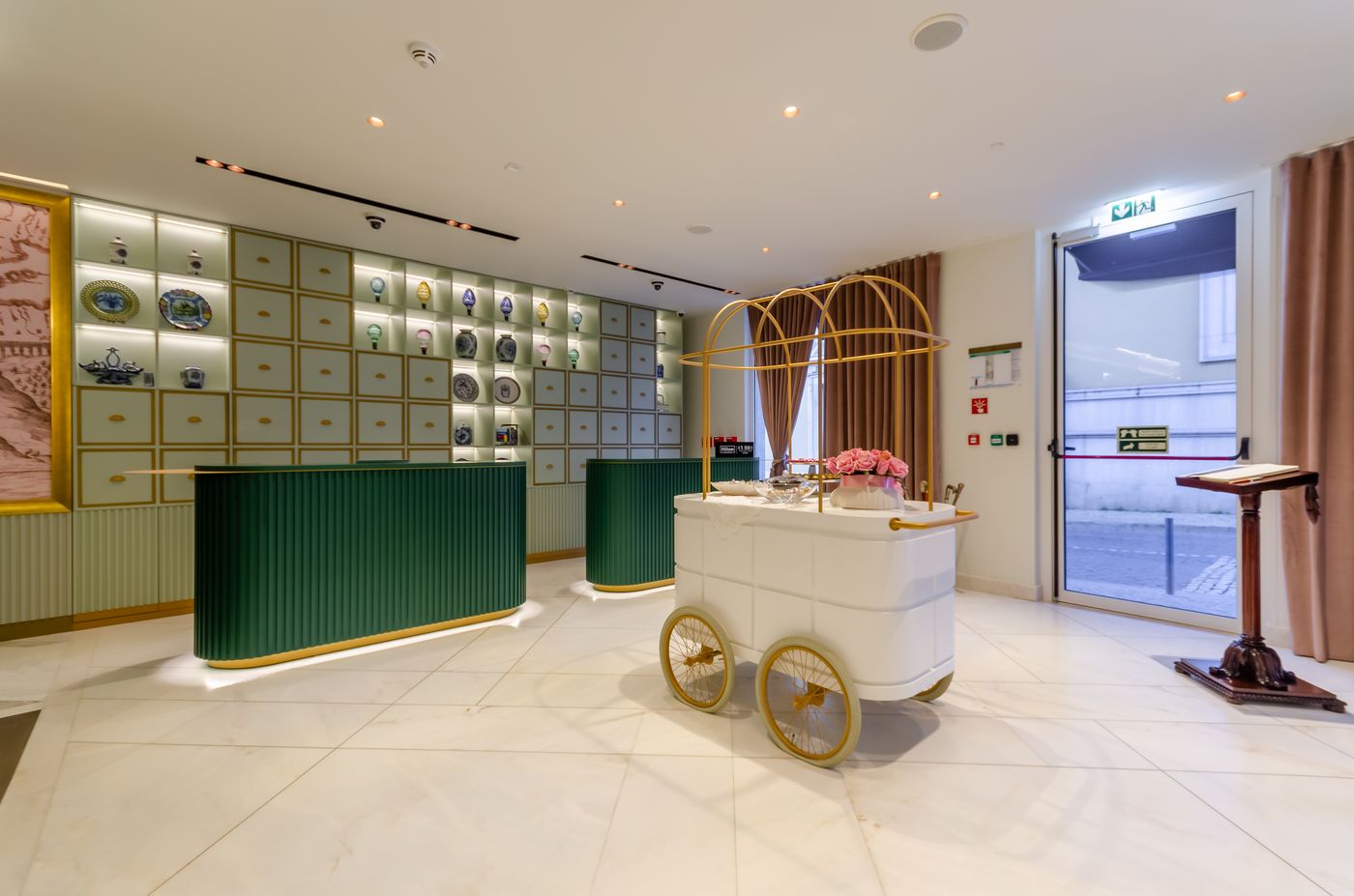 The-Emerald-House-Lisbon--Curio-Collection-by-Hilt-Lobby-18