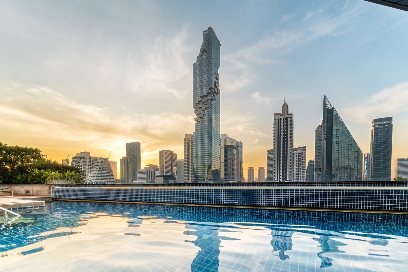 Pullman-Bangkok-Hotel-G-Pool-3