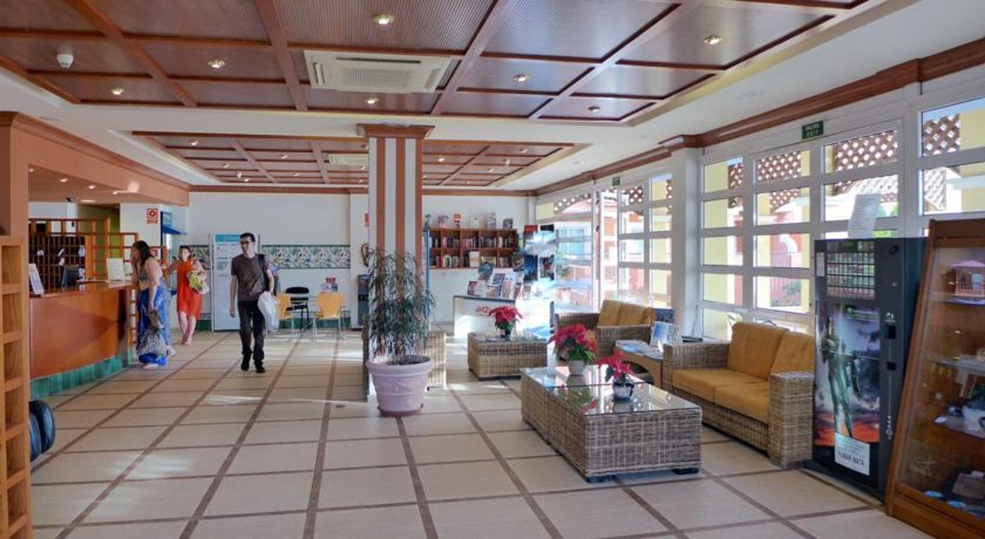 Granada-Park-Lobby-39