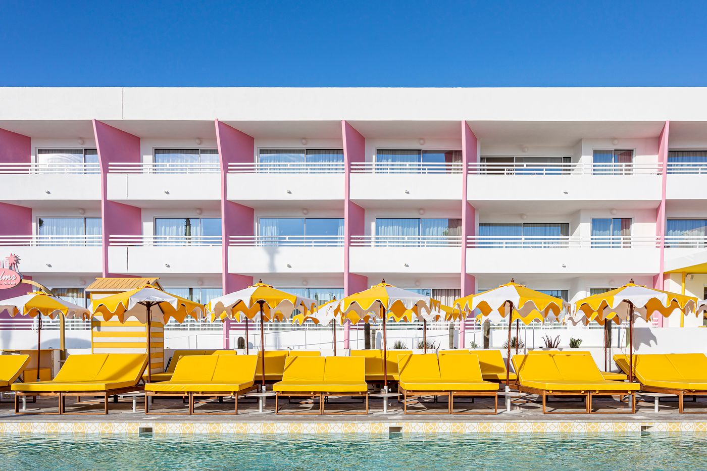 Estudios-Tropicana-Pool-11