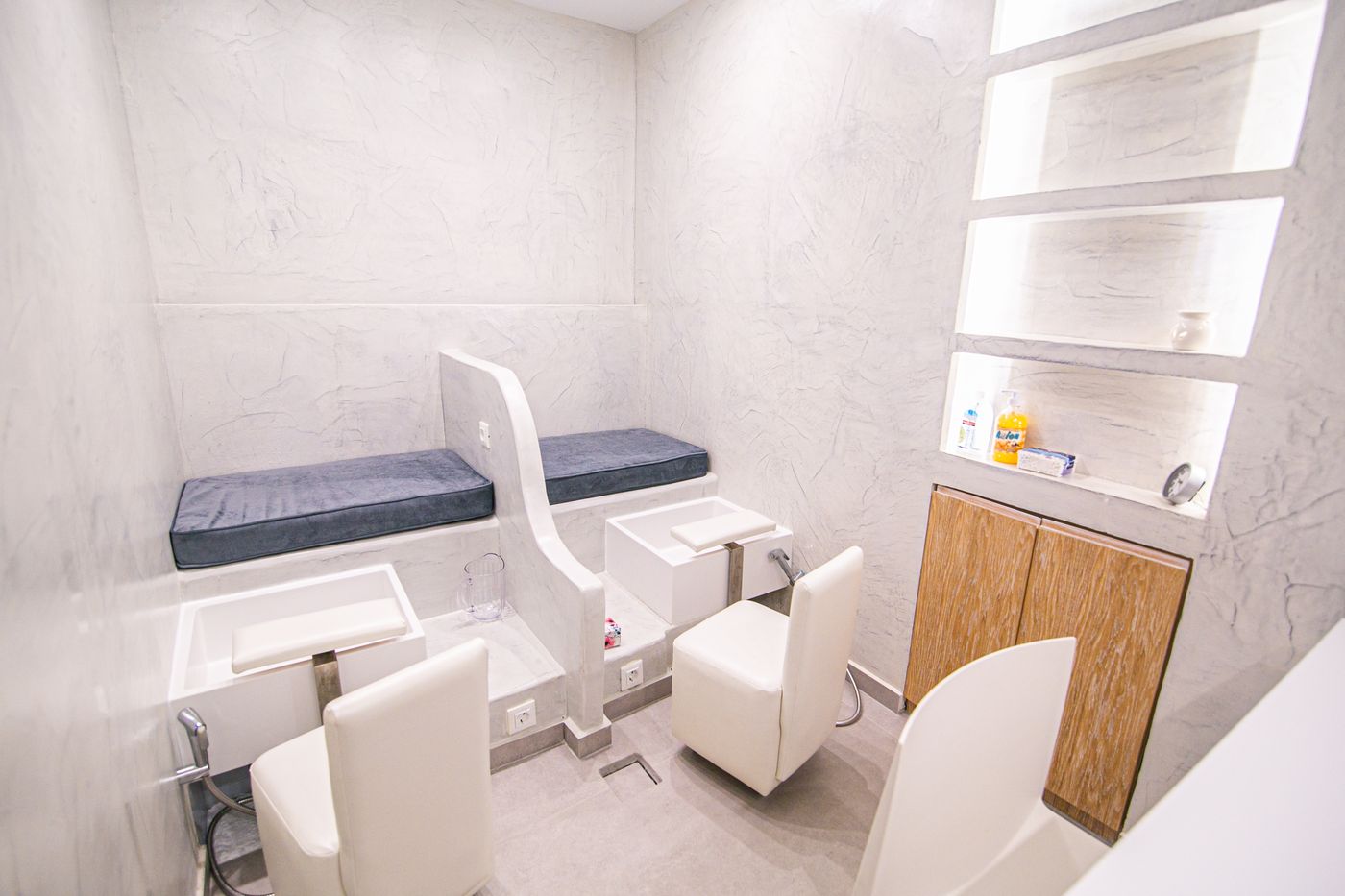 Acroterra-Rosa-Luxury-Suites-Sports-and-Entertainment-20