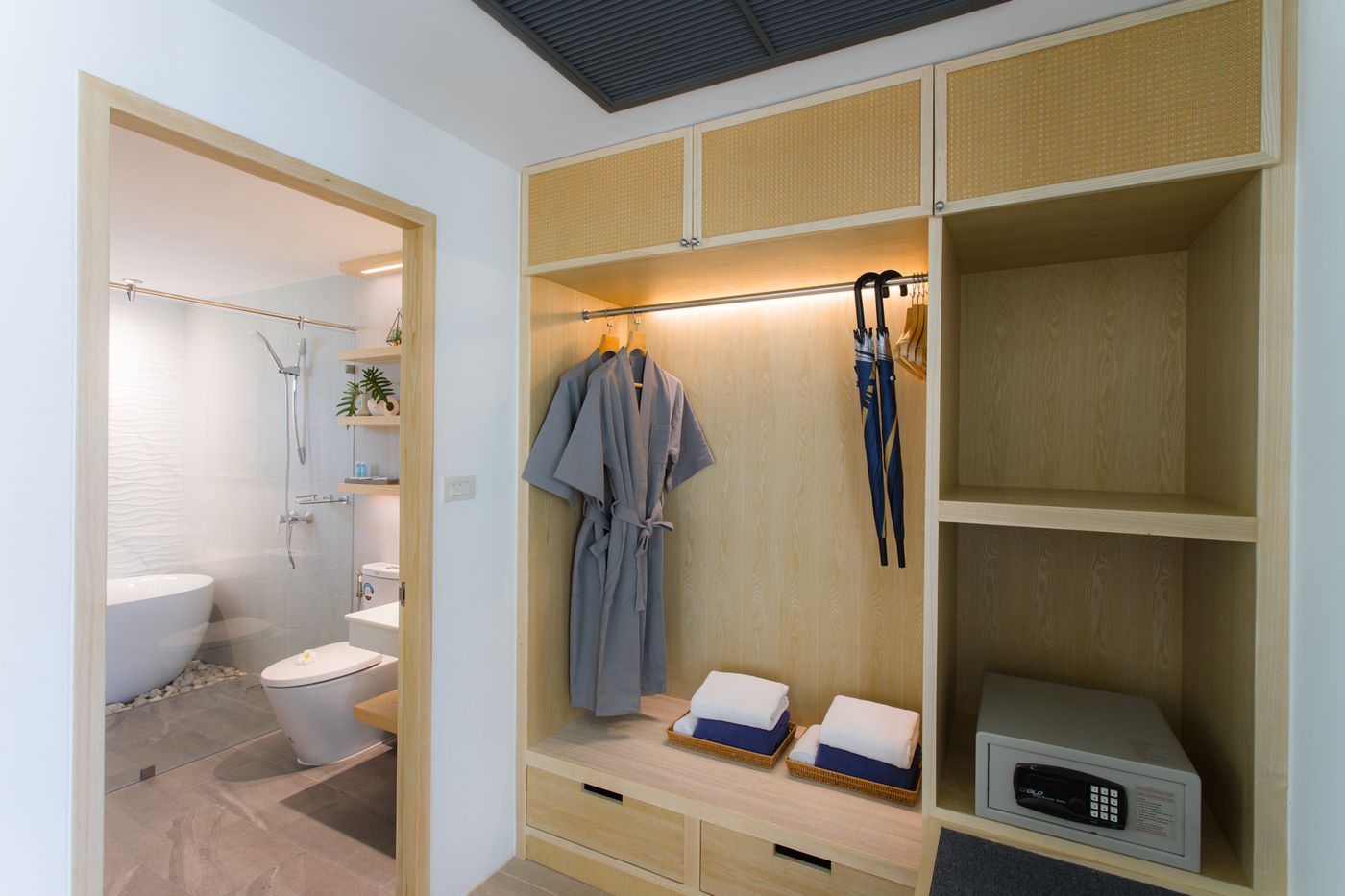 BLU-PINE-Villa---Pool-Access-Room-49