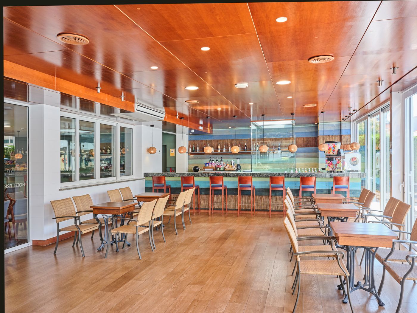 Prestige-Goya-Park-Bar-40