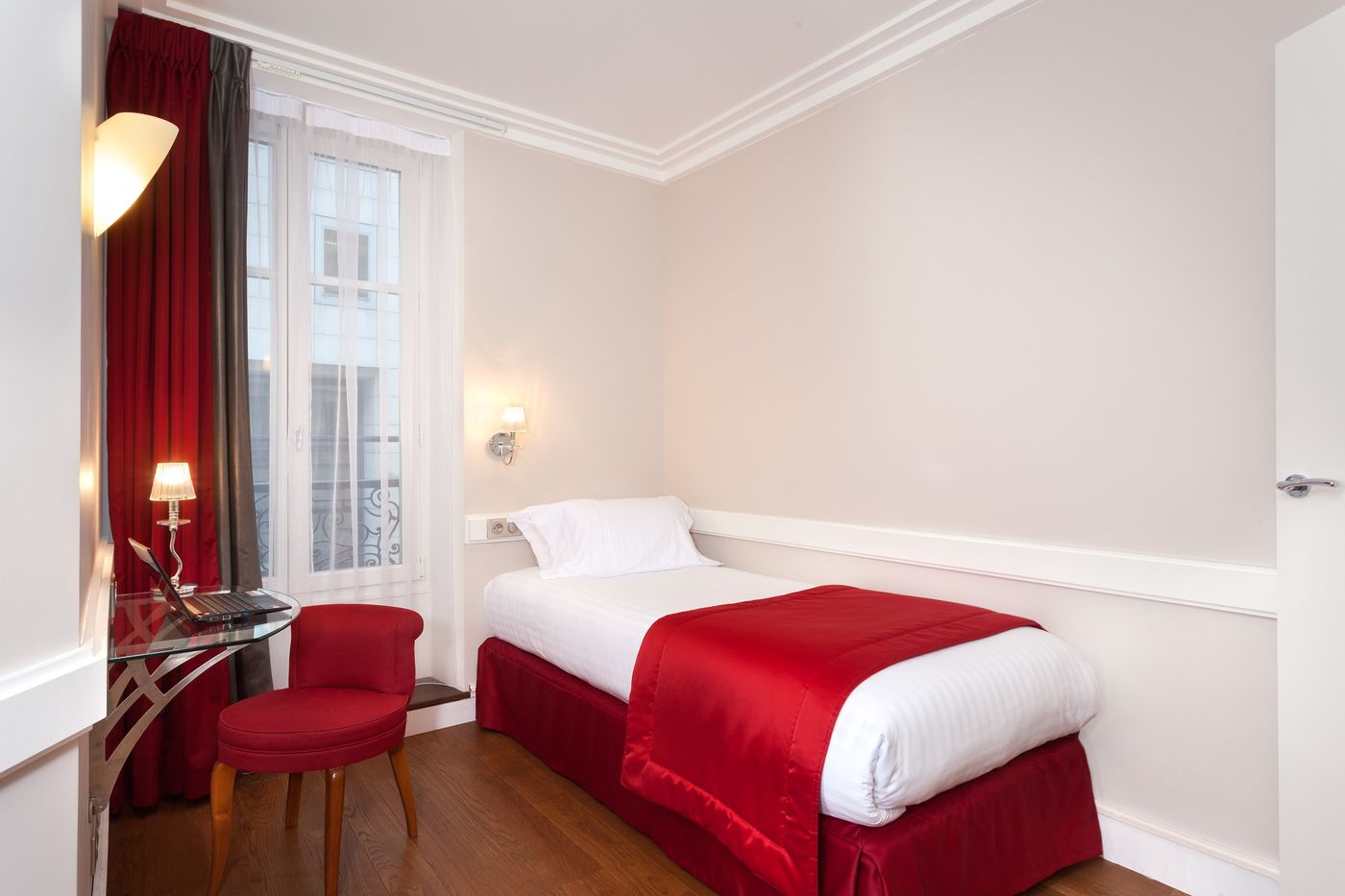 Hotel-Sleeping-Belle-Room-23