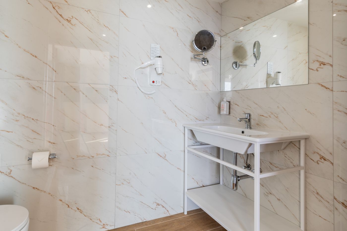 Seaview-Hotel---Adults-Only-16--Room-27