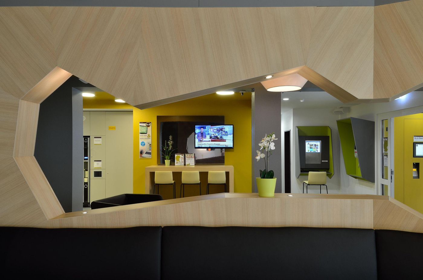 B-B-Hotel-Bonn-Lobby-5