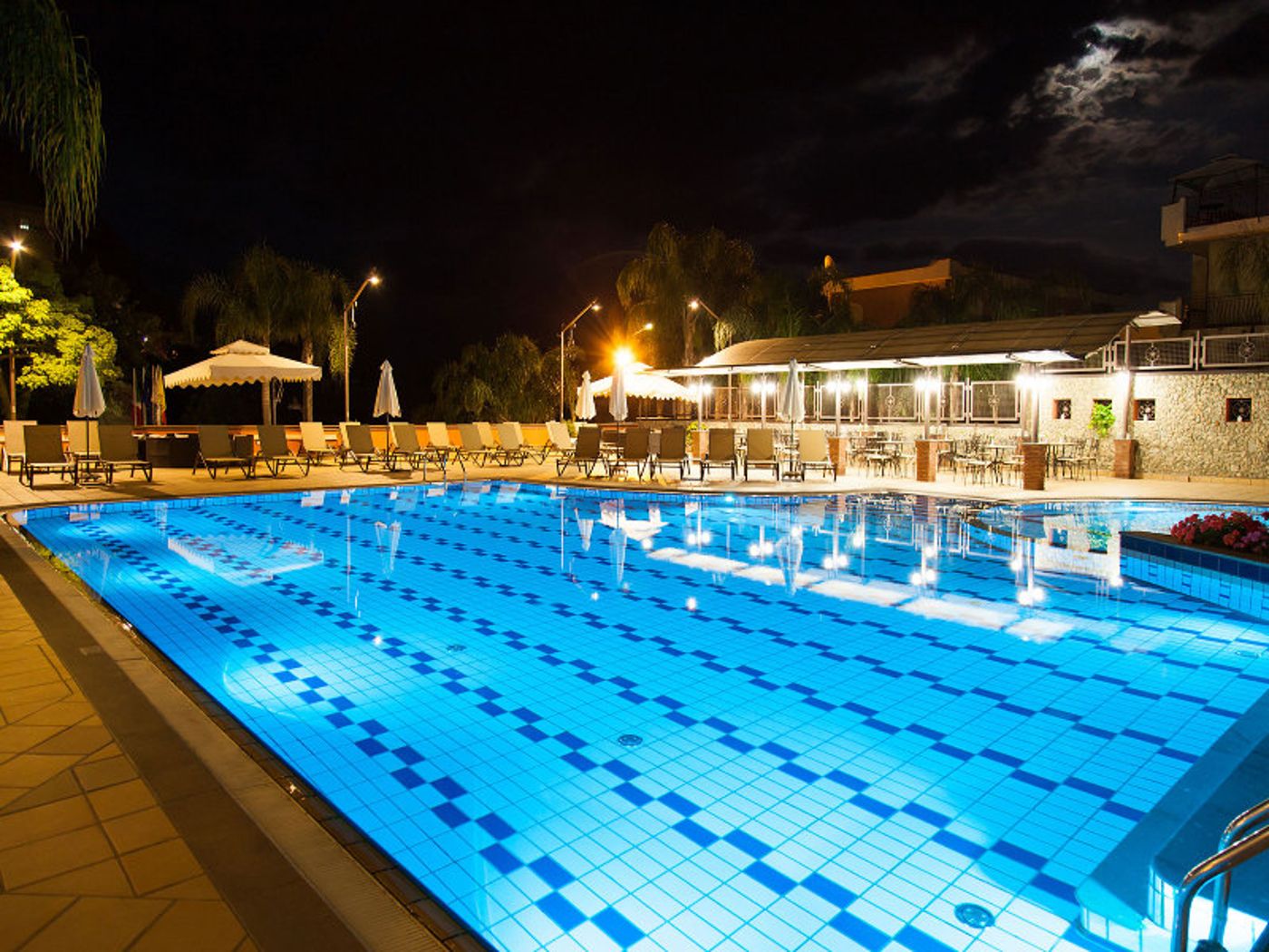 Diamond-Hotel-and-Resort-Naxos-Taormina-Pool-9