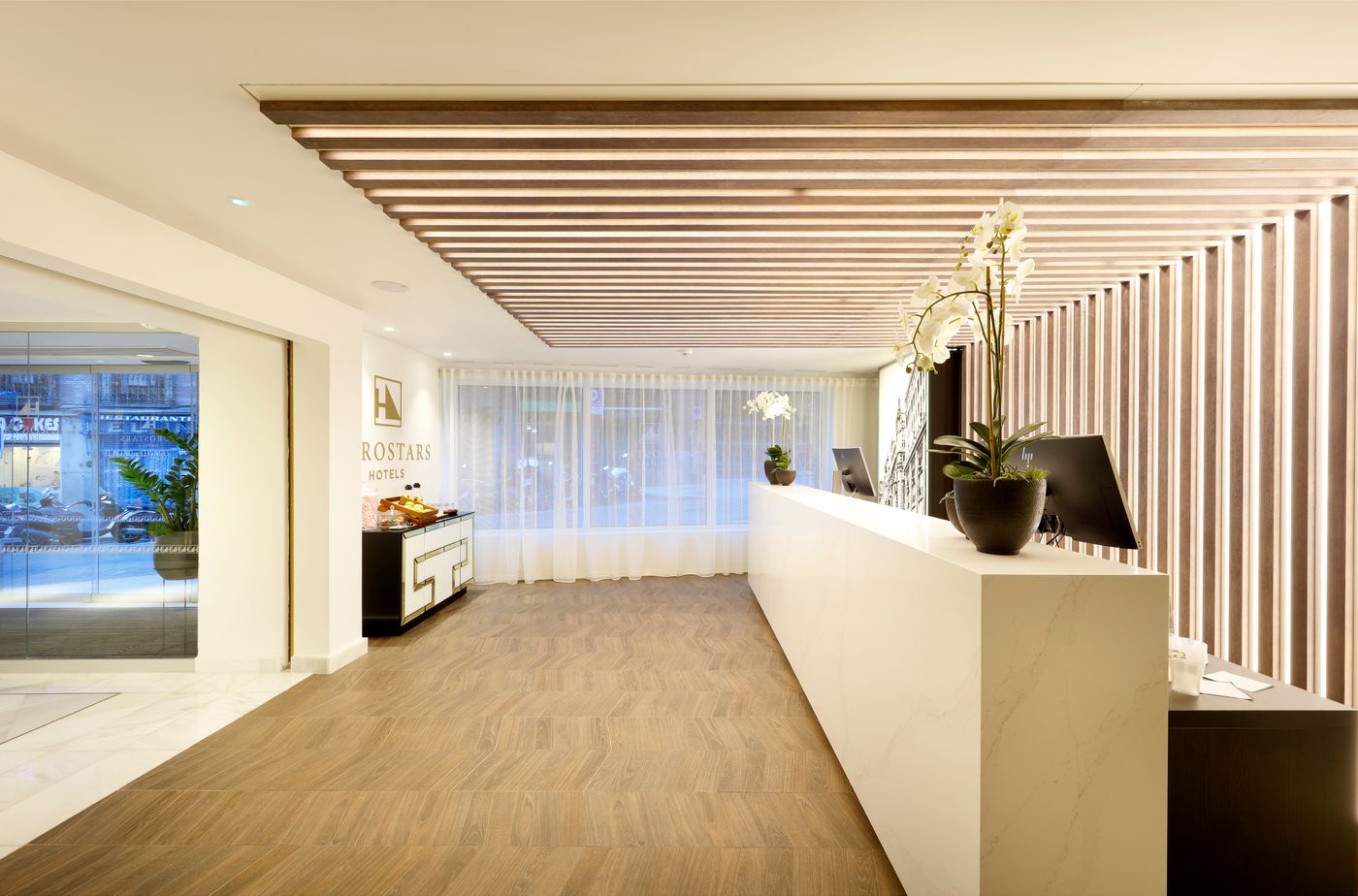 Eurostars-Madrid-Gran-Via-Lobby-7