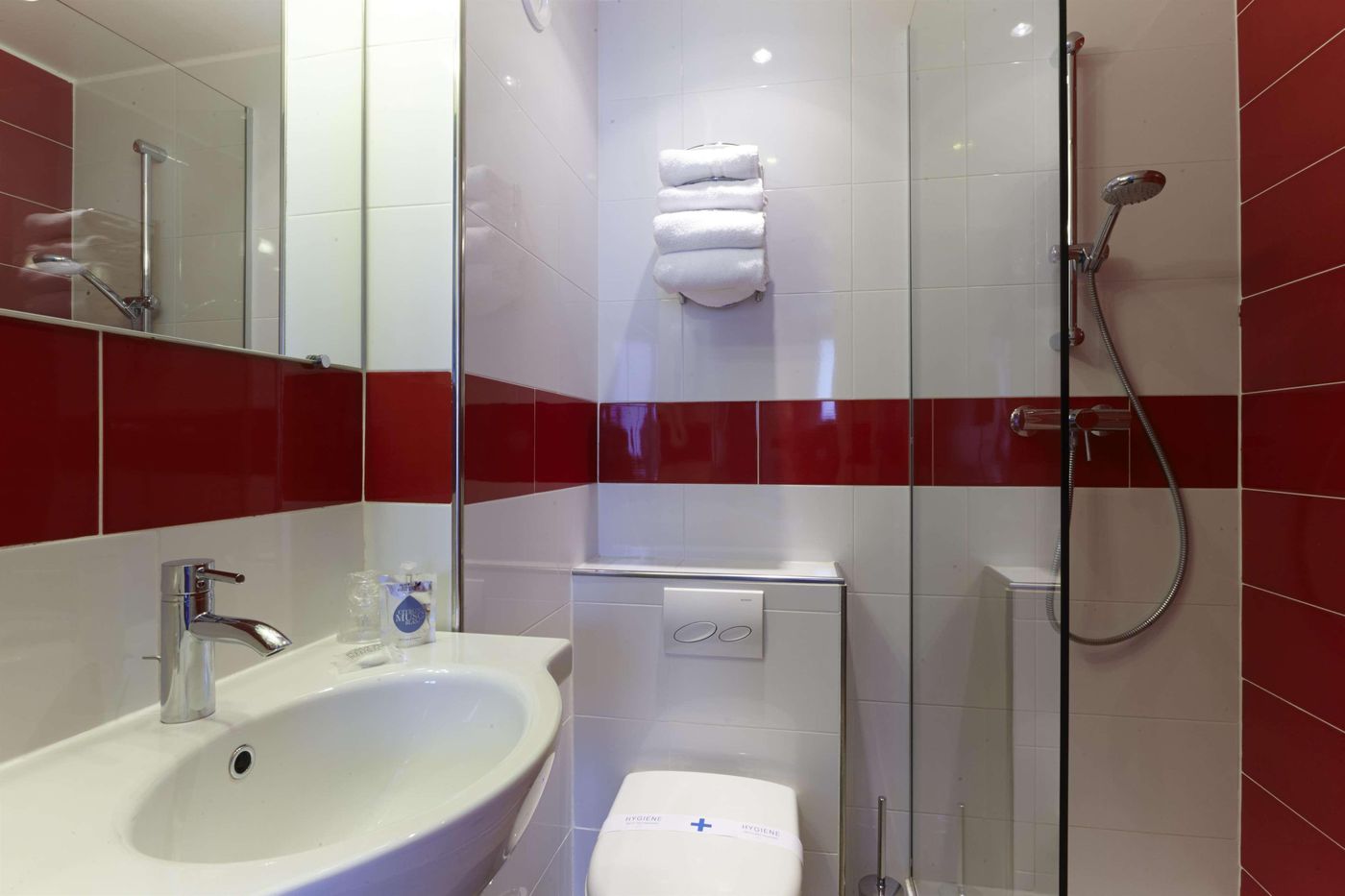 Kyriad-Par----s-10---Canal-Saint-Martin--R----publique-Room-53